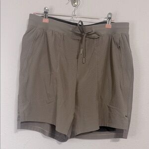 Lululemon Men Gray Workout Shorts Size 32